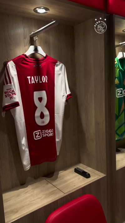 Kleedkamer nieuwe shirts