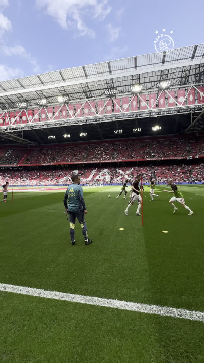 De warming-up van Ajax tegen FC Twente