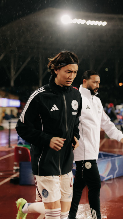 Ajacieden komen het veld op in Baku