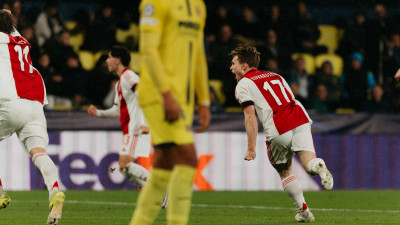 Highlights Villarreal – Ajax | Door late zege nog in de race