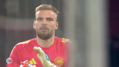 Vítězslav Jaroš begonnen aan de warming-up voor Ajax - Olympiakos