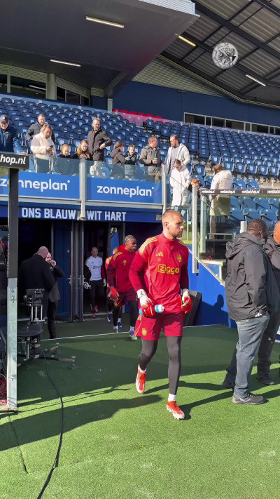Maarten Paes is bezig aan zijn warming-up