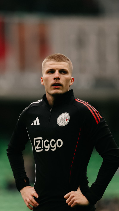 De opkomst van de Ajax-spelers bij FC Groningen