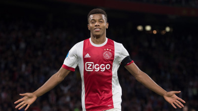 Neres schiet de 3-0 binnen tegen Sparta via Ajax Radio