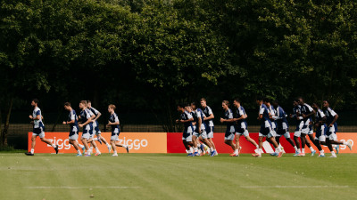 Livestream | Ajax - AEK Larnaca