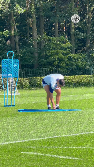 Staf maakt veld klaar