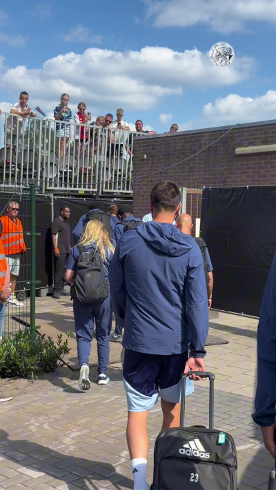 De aankomst van Ajax bij VV Hulshorst