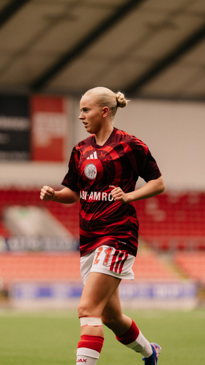 Ajax Vrouwen beginnen aan warming-up