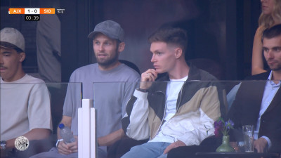 Blind en Tsygankov op tribune