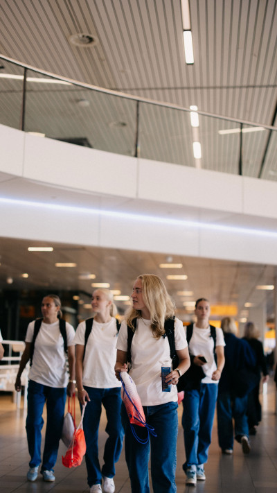 Ajax Vrouwen op Schiphol
