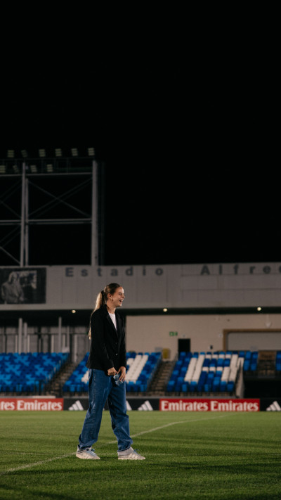 Ajax Vrouwen bezoeken stadion