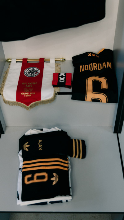 De kleedkamer van de Ajax Vrouwen in Kazachstan