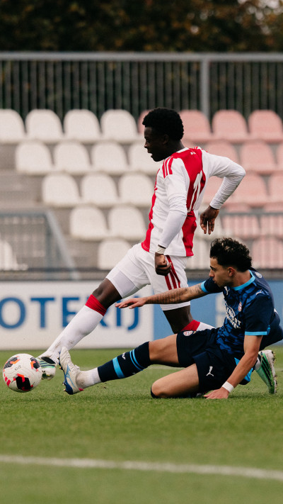 Denzel Darko scoort fraai tegen PSV O19