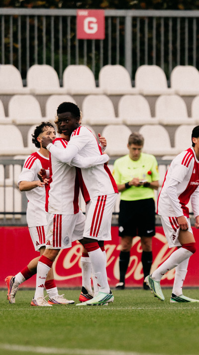 Ajax O19 klopt PSV: 3-1